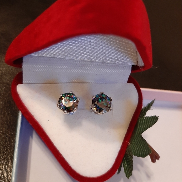 1ct each Rainbow Moissanite Earrings. Vvs1 D color. Passes Diamond Tester. - Picture 3 of 6